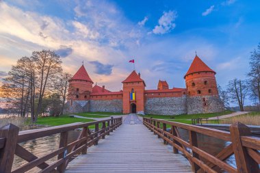 Trakai kalesinin güzel akşam manzarası. Yüksek kalite fotoğraf