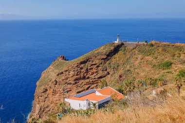 Madeira Adası, Portekiz 'deki Kral İsa heykeli arka planda seyahat ediyor. Yüksek kalite fotoğraf