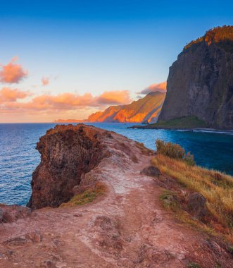 Madeira adasında Miradouro do Guindaste. Popüler seyahat yeri. Yüksek kalite fotoğraf