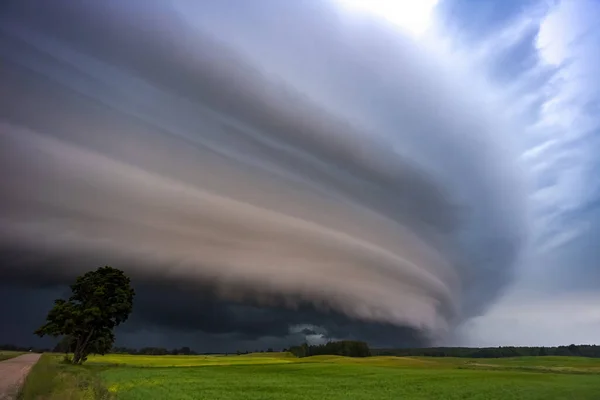 Wściekła Burza Superkomórkowa Pod Wpływem Zmian Klimatycznych Niebezpieczne Burzowe Chmury — Zdjęcie stockowe