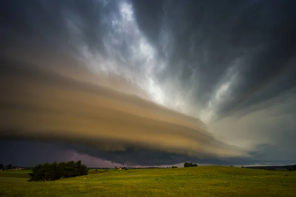 Wściekła Burza Superkomórkowa Pod Wpływem Zmian Klimatycznych Niebezpieczne Burzowe Chmury — Zdjęcie stockowe