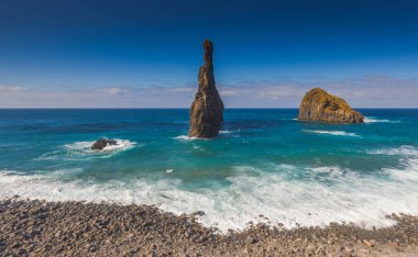 Ilheus da Ribeira da Janela, Madeira 'da inanılmaz kaya oluşumları. Yüksek kalite fotoğraf