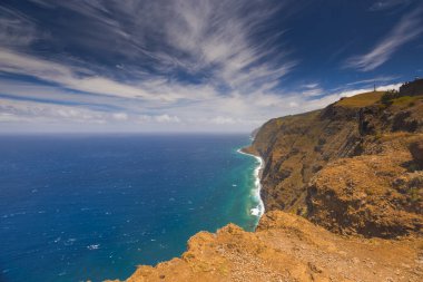 Portekiz 'in Madeira adasının batı kıyısındaki kayalıklar. Yüksek kalite fotoğraf