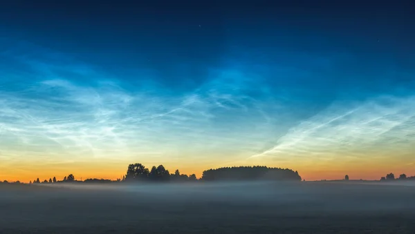 Νυχτερινό Τοπίο Σύννεφα Noctilucent Στη Λιθουανία Υψηλής Ποιότητας Φωτογραφία — Φωτογραφία Αρχείου