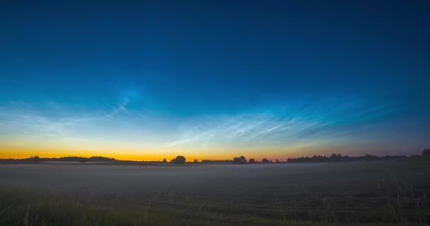 立陶宛的夜景与夜光云彩 高质量的4K镜头 — 图库视频影像