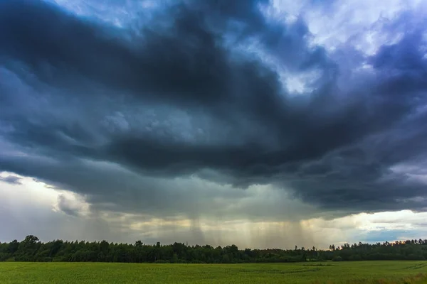 Nuvem Tempestade Influenciada Pelas Mudanças Climáticas Nuvem Tempestade Perigosa Girando — Fotografia de Stock