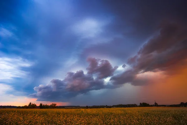 Sturmwolken Unter Dem Einfluss Des Klimawandels Gefährliche Gewitterwolken Drehen Sich — Stockfoto