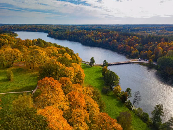 Sonbaharda Litvanya 'da Dubingiai tepeciği. Yüksek kalite fotoğraf
