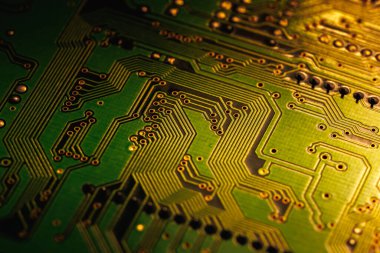 Elektronik devre kartı kapanıyor, devre kartı ile arka plan kapanıyor