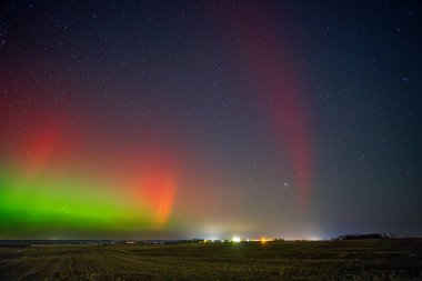 SAR ark - Stabil Auroral Kırmızı Yay olarak bilinen bir fenomen. Yüksek kalite fotoğraf