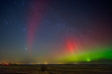 SAR ark - Stabil Auroral Kırmızı Yay olarak bilinen bir fenomen. Yüksek kalite fotoğraf