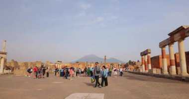 Pompei, Napoli, İtalya. 16 Ekim 2024. Vezüv yanardağı tarafından yok edilen bir şehirdi. Şehir, UNESCO Dünya Mirasları Alanının bir parçasıdır.