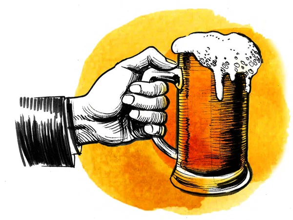 Ręka Trzymająca Kubek Piwa Ręcznie Rysowany Tusz Szkic Akwarelowy — Zdjęcie stockowe
