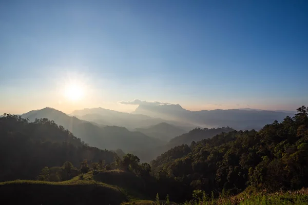 Ανατολή Ηλίου Πάνω Από Οροσειρά Hadubi Άποψη Τσιάνγκ Μάι Ταϊλάνδη — Φωτογραφία Αρχείου