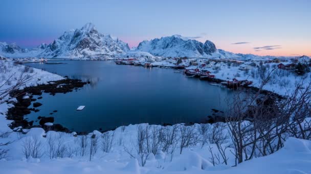 挪威Lofoten群岛上的4K时差Reine村 冬季日出 — 图库视频影像