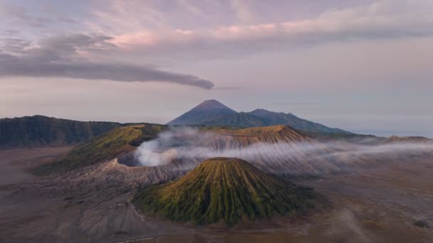 Widok Lotu Ptaka Górę Aktywnego Wulkanu Bromo Wschodzie Słońca Java — Wideo stockowe
