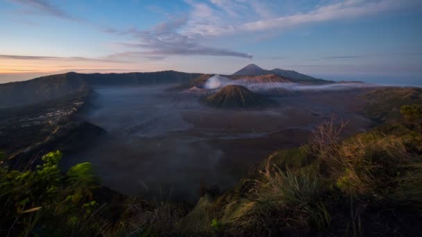 Timelapse Mont Bromo Volcan Actif Avec Fumée Sortant Cratère Principal — Video