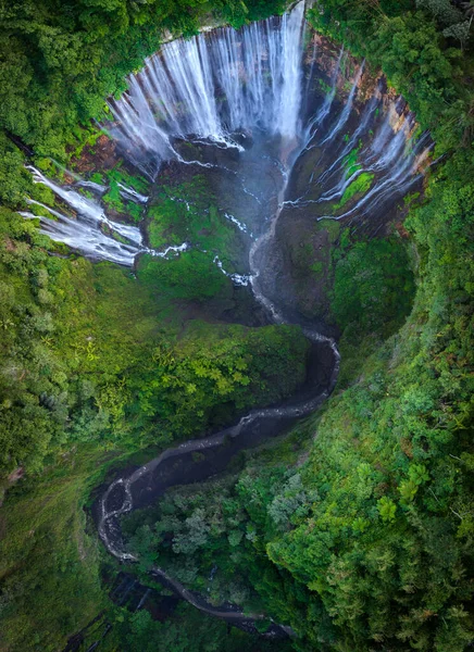 印度尼西亚东爪哇马良市Tumpak Sewu瀑布上方的空中俯瞰 图库图片