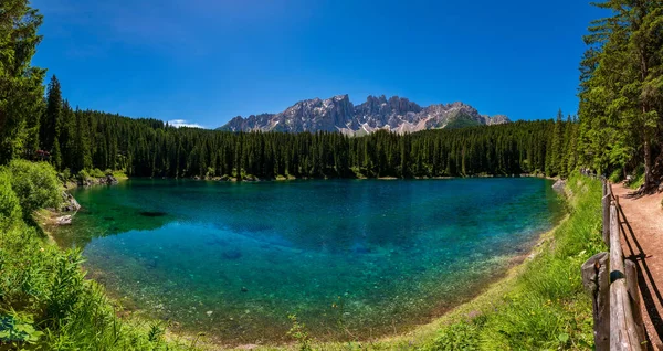 Jezioro Karersee Dolomitach Południowy Tyrol Włochy Znane Również Jako Jezioro — Zdjęcie stockowe