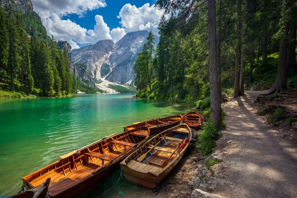 Drewniana Łódź Jeziorze Braies Tyrol Południowy Dolomity Włochy — Zdjęcie stockowe