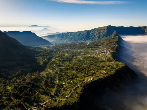 마을과 Tengger Semeru 인도네시아 화산에서 — 스톡 사진
