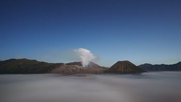 Timelapse Stjärnan Rotera Över Havet Moln Bromo Vulkan East Java — Stockvideo