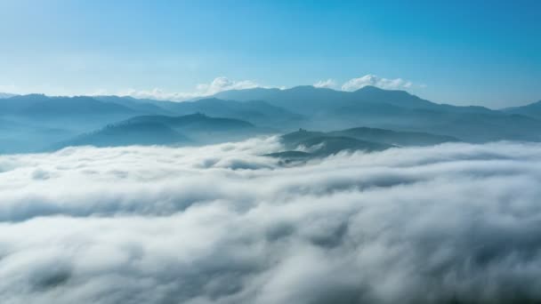 Timelapse Όμορφη Ομίχλη Τροχαίο Πάνω Από Βουνό Gunung Silipat Άποψη — Αρχείο Βίντεο