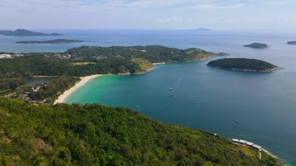 Luftflieger Passieren Klippe Schönen Strand Von Phuket Thailand Enthüllen — Stockvideo
