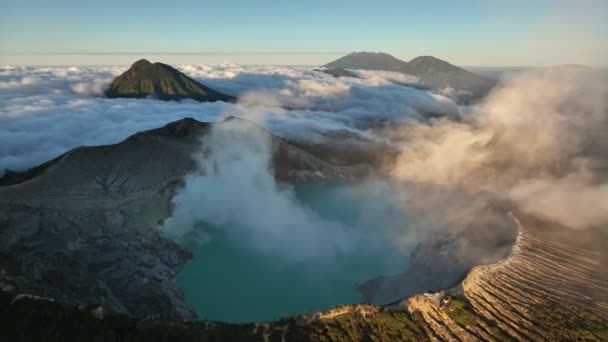 Flygdrönare Flyga Dra Tillbaka Från Kawah Ijen Vulkan Krater Indonesien — Stockvideo