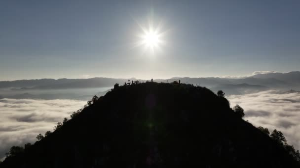 Flygpass Gunungsilipat Kulle För Att Avslöja Havet Dimma Betong Yala — Stockvideo