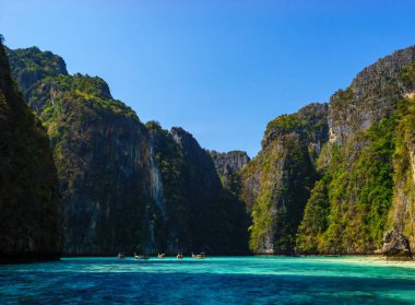 Koh Phi Phi Leh Adası 'ndaki Pile Körfezi, Krabi, Tayland
