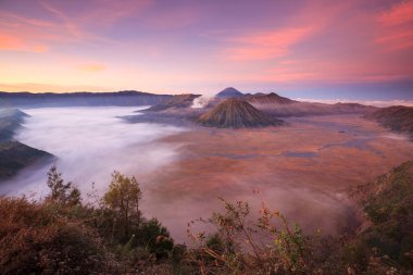 Güneş doğarken Bromo volkanı, Tengger Semeru Ulusal Parkı, Doğu Java, Endonezya