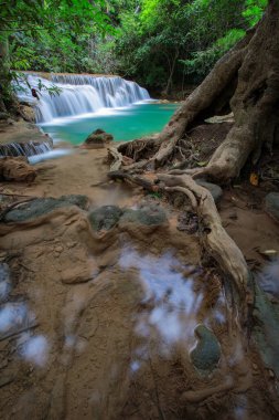 derin orman şelale içinde kanchanaburi, Tayland