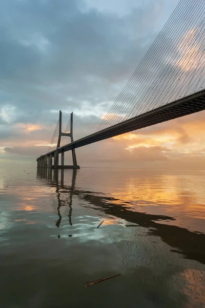 Ιστορικό Πολύχρωμη Ανατολή Στη Γέφυρα Της Λισαβόνας Γέφυρα Vasco Gama — Φωτογραφία Αρχείου