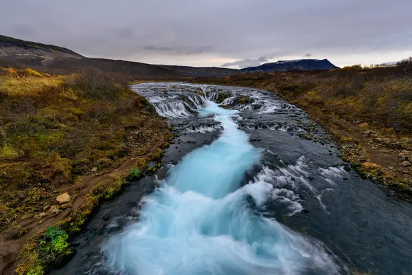 Táj Bruarfoss Vízesés Izlandon Naplementekor Bruarfoss Híres Természeti Mérföldkő Idegenforgalmi Jogdíjmentes Stock Fotók