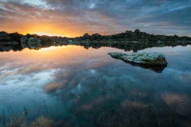 Barruecos 'ta gün doğumu. Extremadura. İspanya.