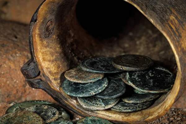 Αρχαία Ρωμαϊκά Νομίσματα Βγαίνουν Από Ένα Κέρας Της Αμάλθειας Royalty Free Εικόνες Αρχείου