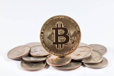 Amerikan dolarları ile altın bitcoin.