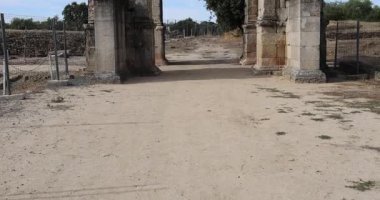 Caparra 'nın Roma kemeri tepeden tırnağa çekilmiş..