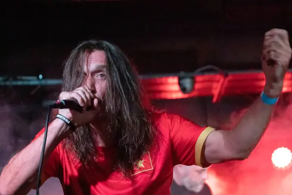 Slay Glasgow, İskoçya 'da 16 Eylül 2023' te Slammer konseri. Slammer, 80 'lerde WEA ile büyük bir plak anlaşması imzalayan ilk İngiliz thrash metal gruplarından biriydi. Köken: Birleşik Krallık; Konum: Bradford, Batı 