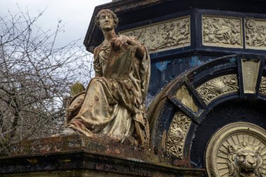 Saracen Çeşmesi, Alexandra Park, Glasgow, İskoçya 'da bulunan süslü çeşme. İngiltere. 1901 Glasgow Uluslararası Sergisi için Macfarlane and Co. 'nun Saracen Dökümhanesi tarafından dökme demirden yapılmıştır. 