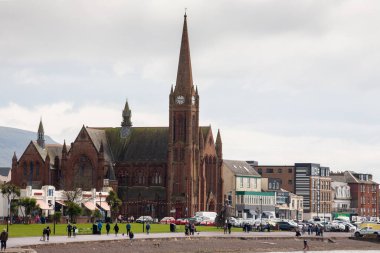 St. Columba 'nın İskoç Piskoposluk Kilisesi Largs' ı. İskoçya. İngiltere. 1876 'da Brisbane ailesinin hediye ettiği arazide inşa edilmiş ve inşaatı Glasgow Kontu finanse etmiş. Largs, Kuzey Ayrshire 'da Clyde' ın Firth of Clyde 'ına bağlı bir kasabadır. 