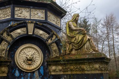 Saracen Çeşmesi, Alexandra Park, Glasgow, İskoçya 'da bulunan süslü çeşme. İngiltere. 1901 Glasgow Uluslararası Sergisi için Macfarlane and Co. 'nun Saracen Dökümhanesi tarafından dökme demirden yapılmıştır. 