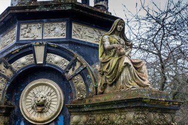 Saracen Çeşmesi, Alexandra Park, Glasgow, İskoçya 'da bulunan süslü çeşme. İngiltere. 1901 Glasgow Uluslararası Sergisi için Macfarlane and Co. 'nun Saracen Dökümhanesi tarafından dökme demirden yapılmıştır. 