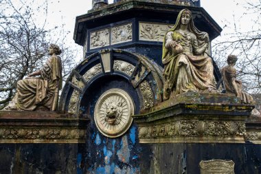 Saracen Çeşmesi, Alexandra Park, Glasgow, İskoçya 'da bulunan süslü çeşme. İngiltere. 1901 Glasgow Uluslararası Sergisi için Macfarlane and Co. 'nun Saracen Dökümhanesi tarafından dökme demirden yapılmıştır. 