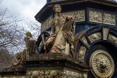 Saracen Çeşmesi, Alexandra Park, Glasgow, İskoçya 'da bulunan süslü çeşme. İngiltere. 1901 Glasgow Uluslararası Sergisi için Macfarlane and Co. 'nun Saracen Dökümhanesi tarafından dökme demirden yapılmıştır. 