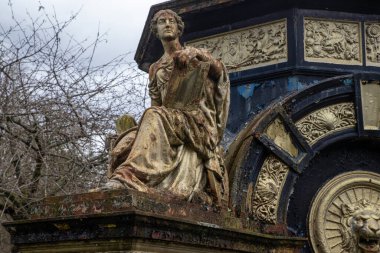 Saracen Çeşmesi, Alexandra Park, Glasgow, İskoçya 'da bulunan süslü çeşme. İngiltere. 1901 Glasgow Uluslararası Sergisi için Macfarlane and Co. 'nun Saracen Dökümhanesi tarafından dökme demirden yapılmıştır. 