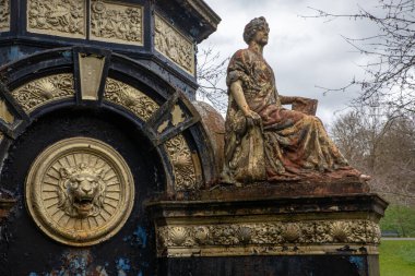 Saracen Çeşmesi, Alexandra Park, Glasgow, İskoçya 'da bulunan süslü çeşme. İngiltere. 1901 Glasgow Uluslararası Sergisi için Macfarlane and Co. 'nun Saracen Dökümhanesi tarafından dökme demirden yapılmıştır. 