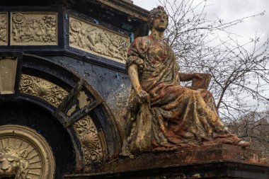 Saracen Çeşmesi, Alexandra Park, Glasgow, İskoçya 'da bulunan süslü çeşme. İngiltere. 1901 Glasgow Uluslararası Sergisi için Macfarlane and Co. 'nun Saracen Dökümhanesi tarafından dökme demirden yapılmıştır. 