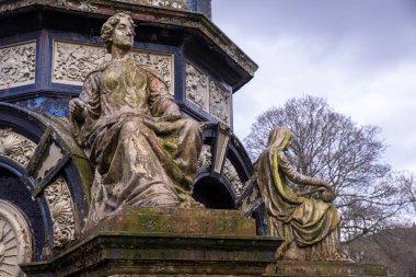Saracen Çeşmesi, Alexandra Park, Glasgow, İskoçya 'da bulunan süslü çeşme. İngiltere. 1901 Glasgow Uluslararası Sergisi için Macfarlane and Co. 'nun Saracen Dökümhanesi tarafından dökme demirden yapılmıştır. 